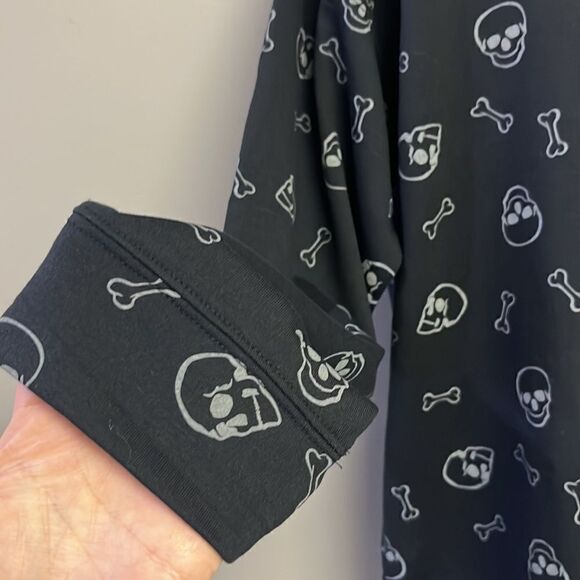 Pumpkins & Potions Skulls and Bones Long Sleeves Crewneck Pullover Shirt- Large - Picture 7 of 15